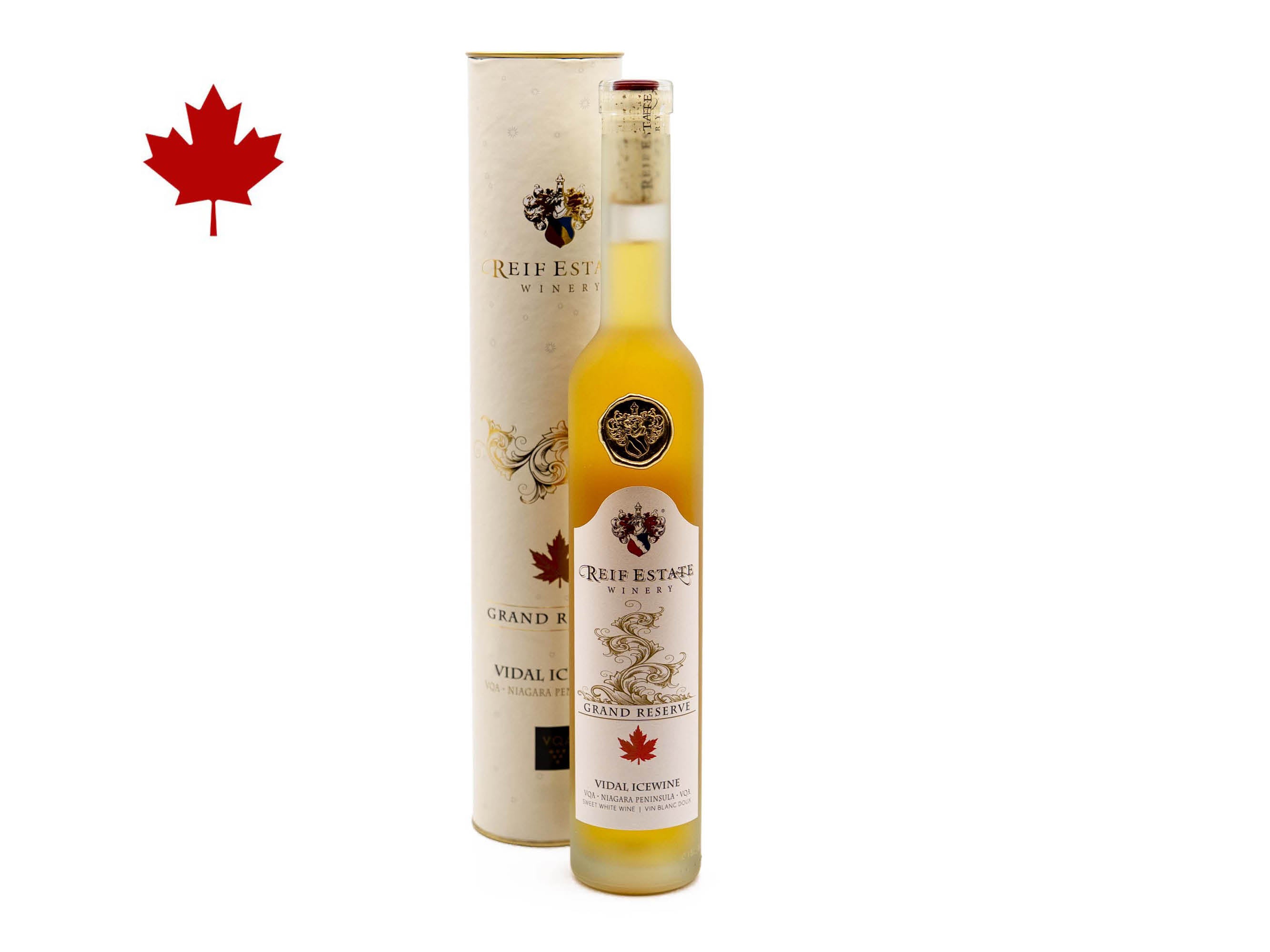 Ein Eiswein vom Weingut Reif Estate Winery, Niagara-on-the-Lake, aus der Region Ontario in Kanada.
Erleben Sie die Süße des kanadischen Winters in ihrer feinsten Form: Der Grand Reserve Vidal Eiswein 2023 ist ein edelsüßer Weißwein der Extraklasse – geerntet bei klirrender Kälte und mit höchster Sorgfalt vinifiziert.